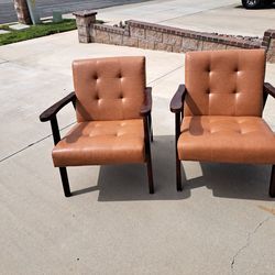 Matching sitting chairs