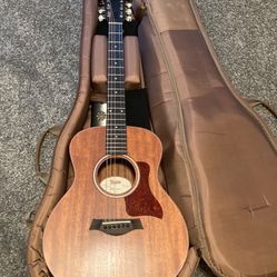 Taylor gs Mini guitar