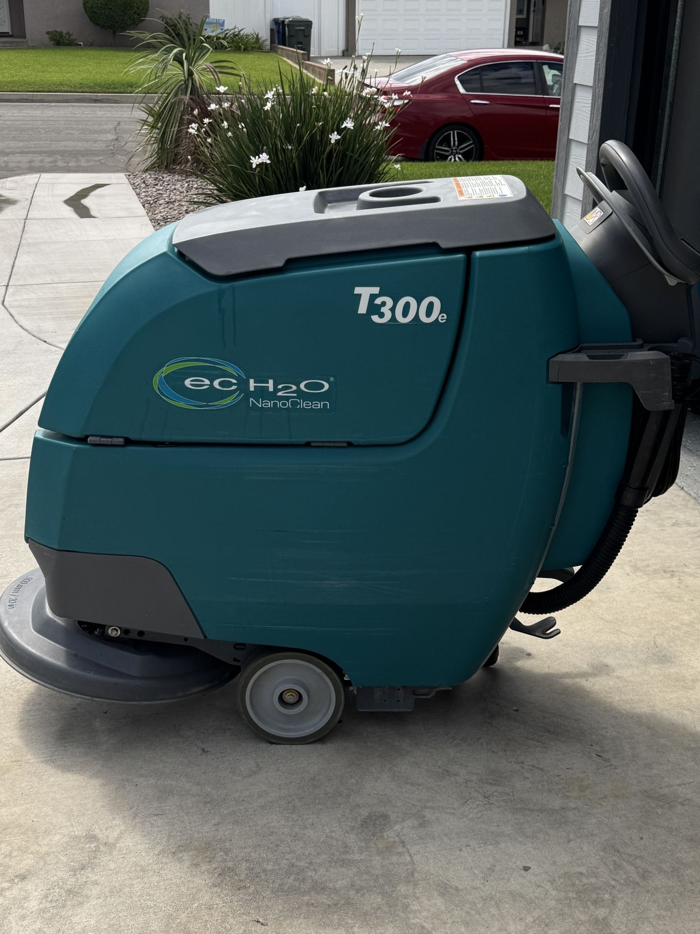 Tennant t300 Floor Scrubber 