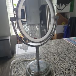 Two Sided Light Up Mirror (Magnifying Mirror On Back)