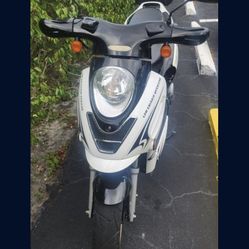 2022 Challenger 150cc Scooter – Great Condition!