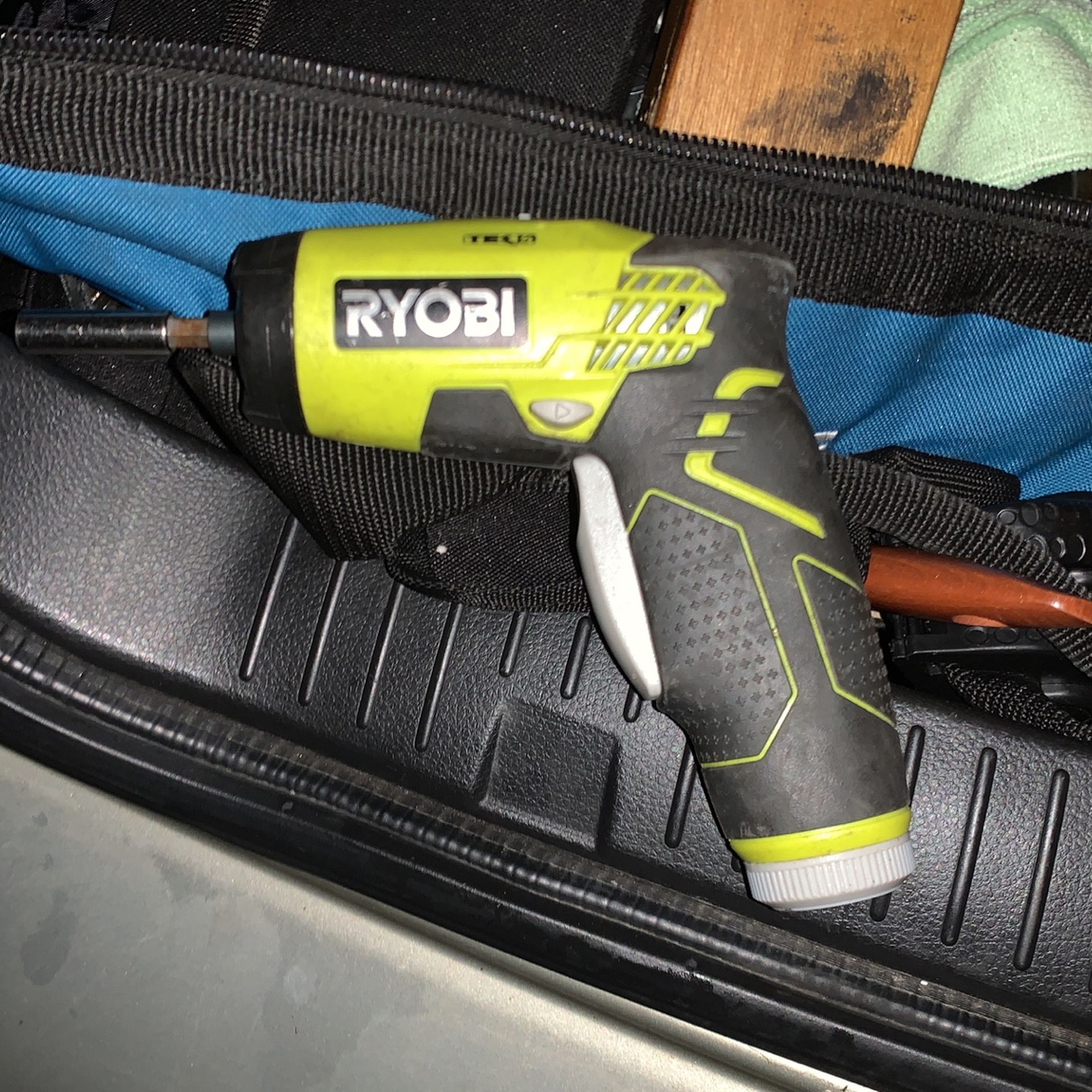RYOBI 4 VOLT TEK4 LITHIUM 1 4 SCREWDRIVER Tri Beam LED for Sale in Nashville TN OfferUp