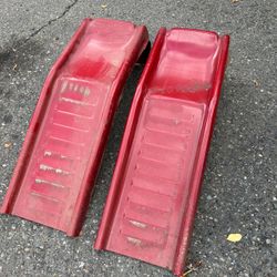 Good condition well used metal car drive up ramp 6500lbs