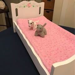 18” Doll Bed With Blanket And Stuffed Animals 