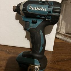 2 Makita XDT11 Cordless Impact Driver 