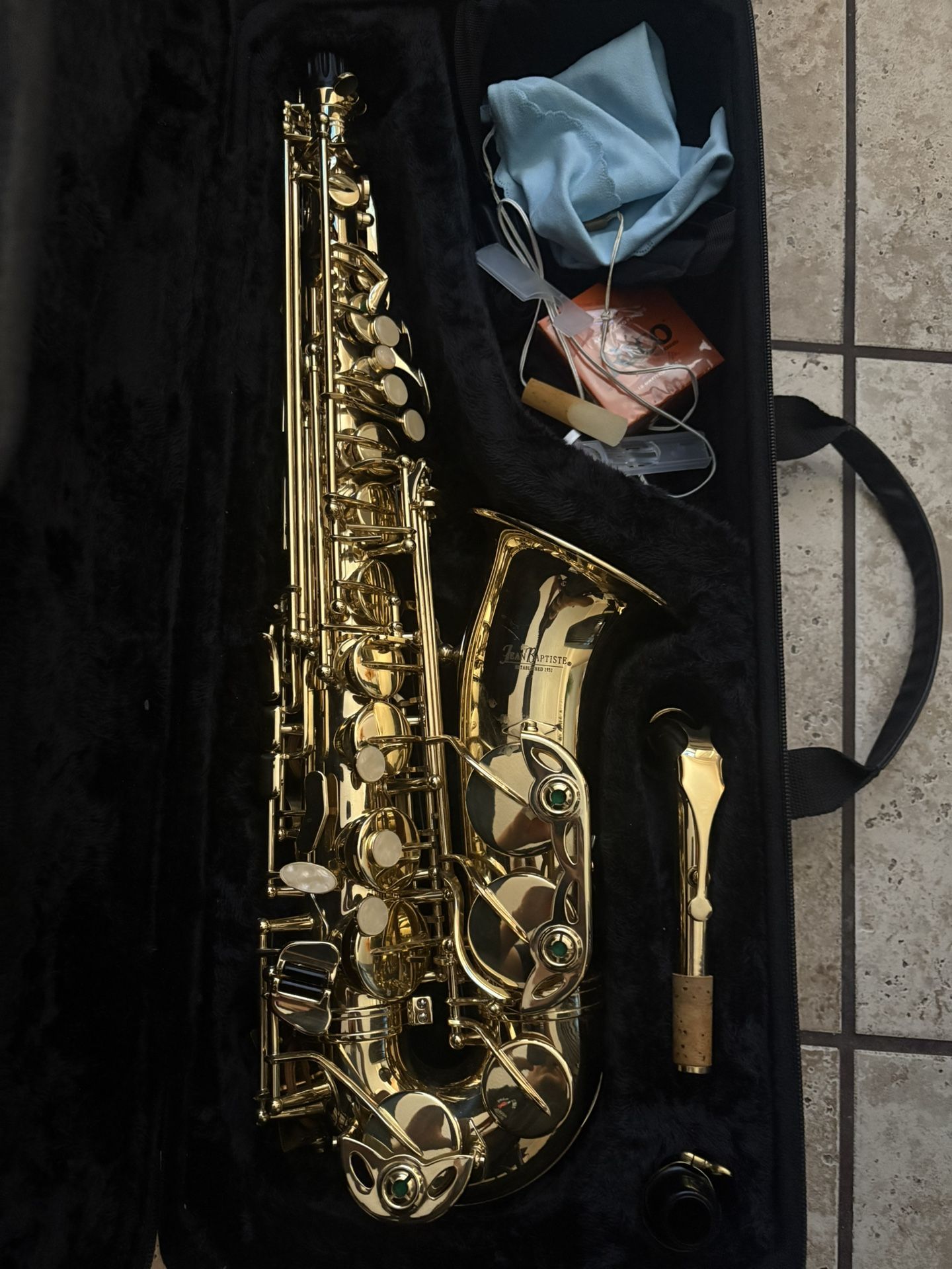Saxophone (shoot Offers)
