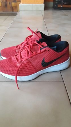 Tennis shoes