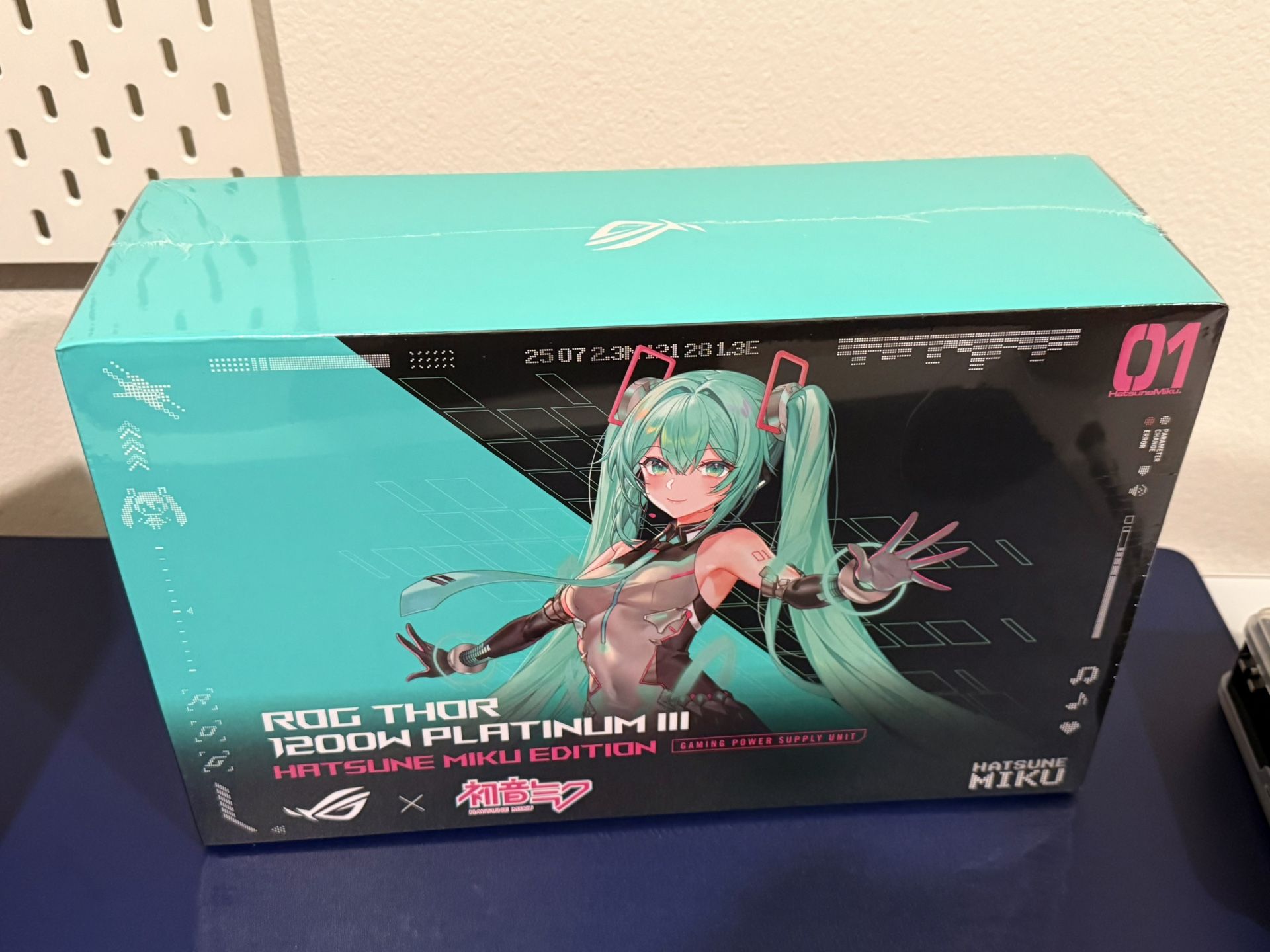 ASUS ROG Thor 1200W 80+ Platinum MIKU Edition 