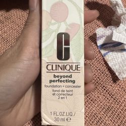 Clinique Beyond Perfecting Foundation + Concealer