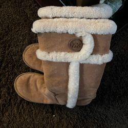 Micheal Kors Boots