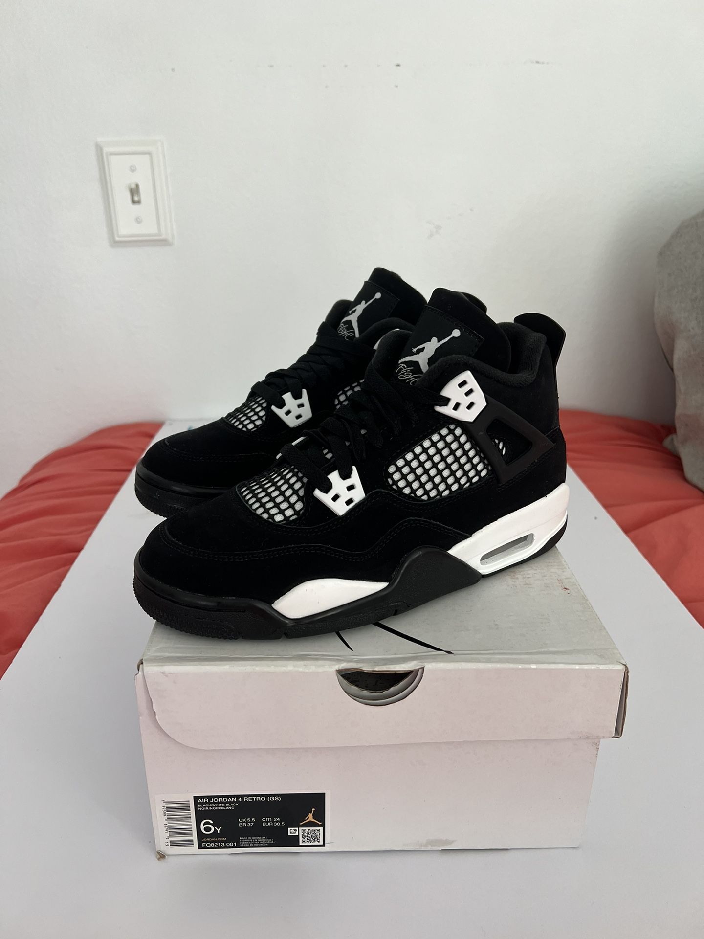 GS Jordan 4 Retro “White Thunder” (Size: 6y/7.5w)