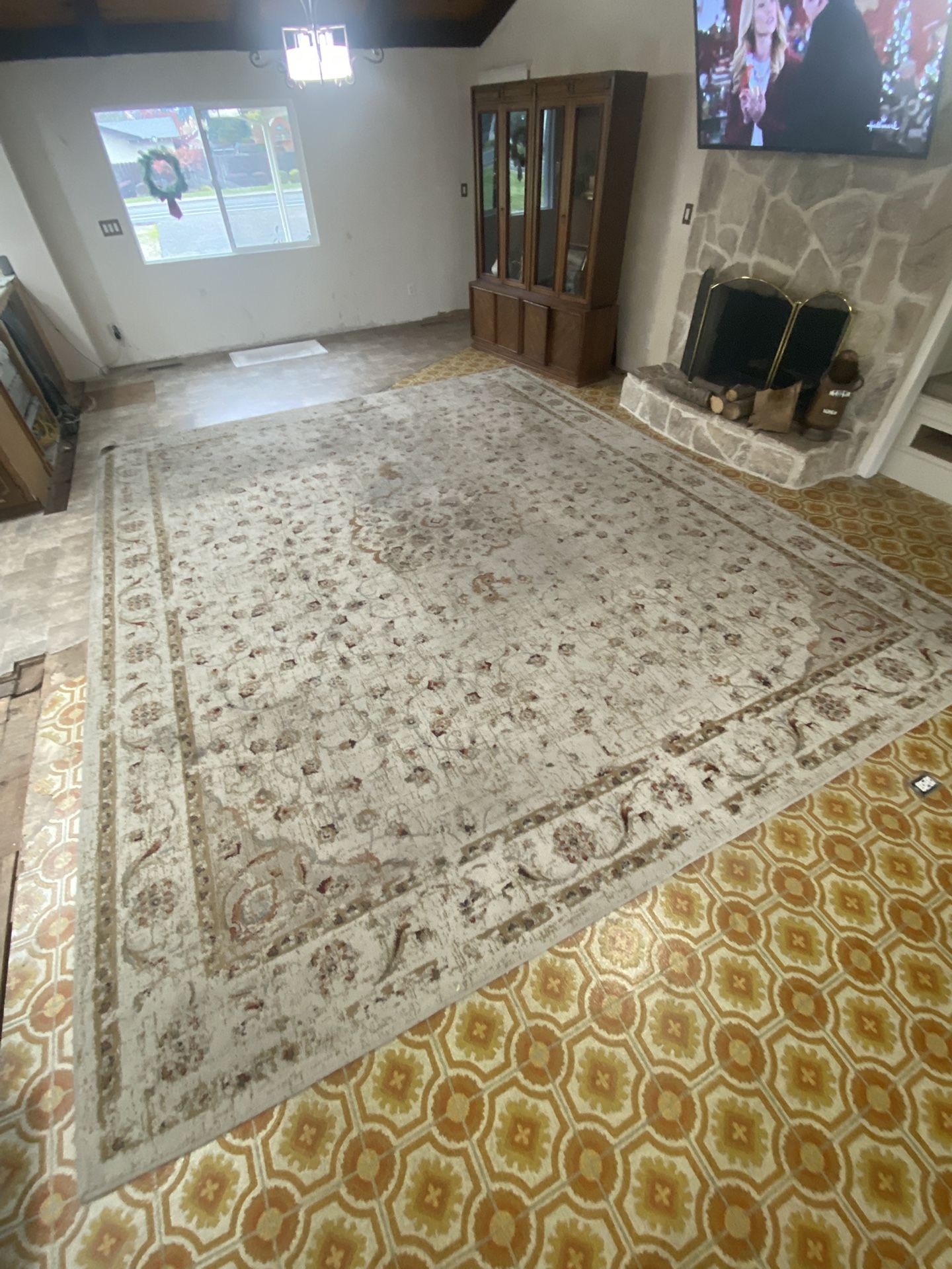 FREE AREA RUG 15’x12’