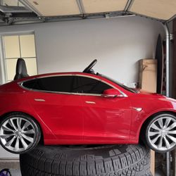 Tesla Model S Radio Flyer 