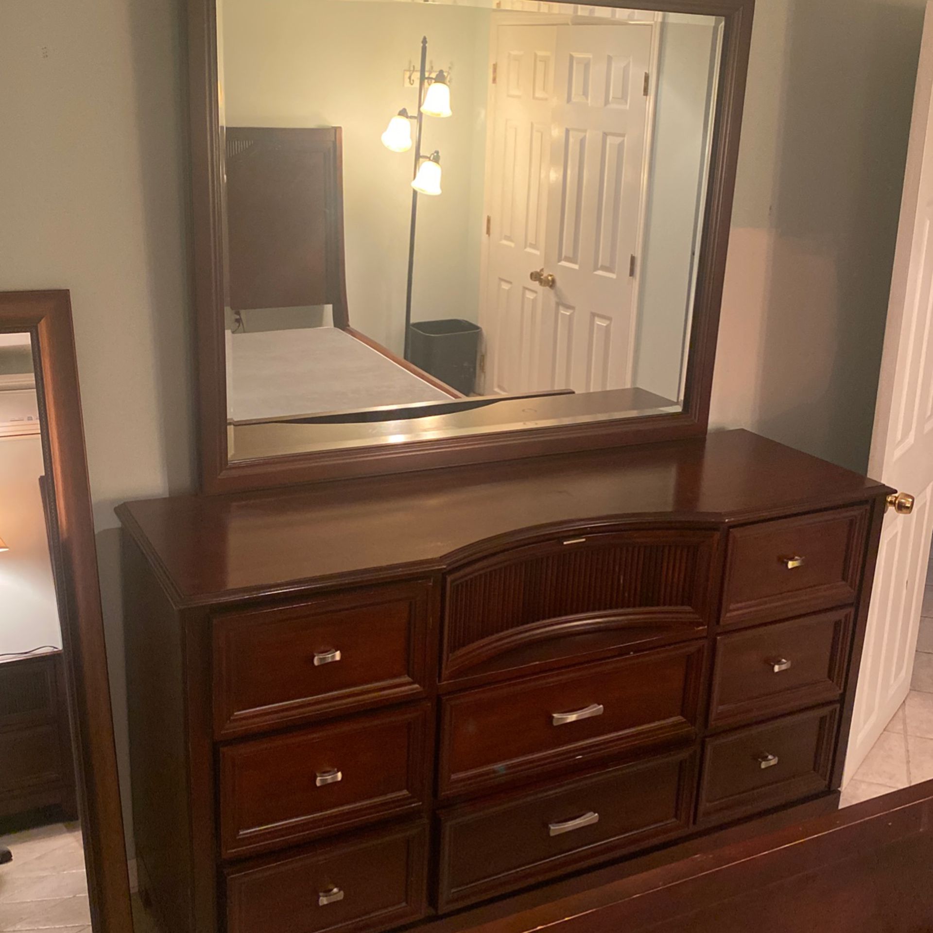 4-Piece Bedroom Set With Standing Mirror