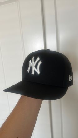 Black new era New York Yankees hat