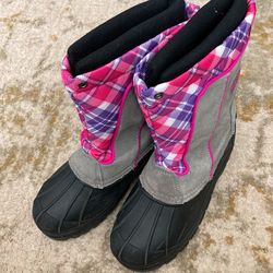 EUC Snow Boots Size 5
