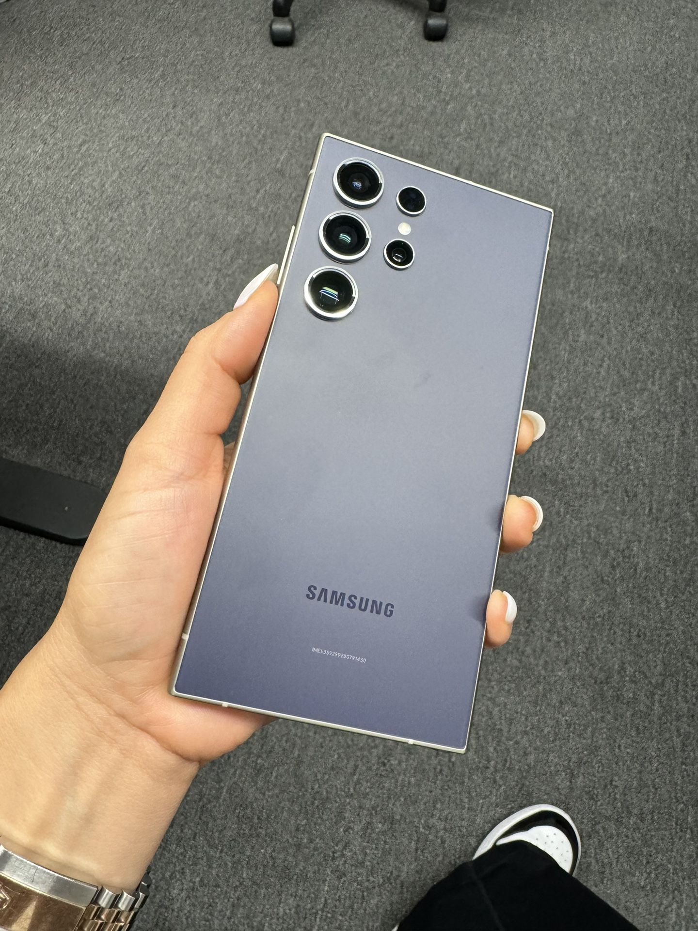 Samsung S24 Ultra 256gb ( Fully Unlocked ) Cell phones & Smartphones