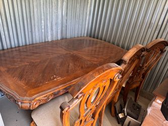 Table with 8 chairs