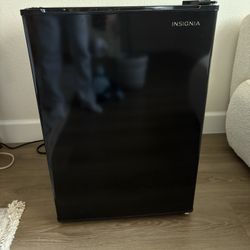 Mini Fridge 2.6 Cu Ft Black 