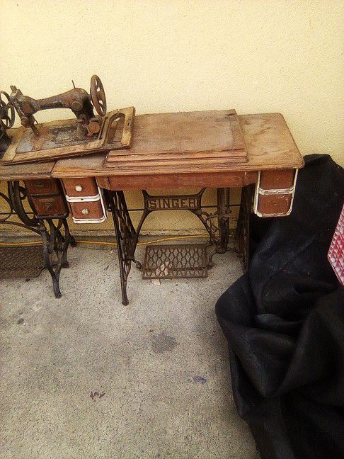 Singer Sewing Machines Vintage 1920's