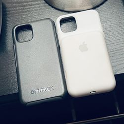 iPhone 11 Pro Otterbox Symmetry Black Case & iPhone 11 Pro White Apple Smart Charge Case