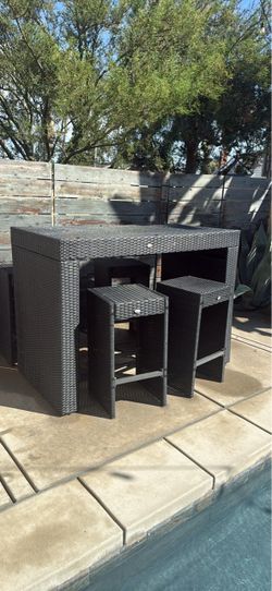 Outdoor counter table with stools