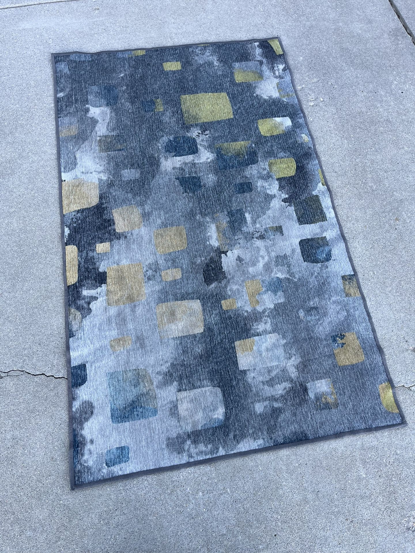 Nice Modern Style Small Ruggable Area Rug (3’x5’)