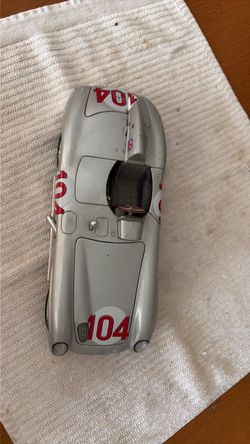 MAISTO MERCEDES BENZ 300 SLR