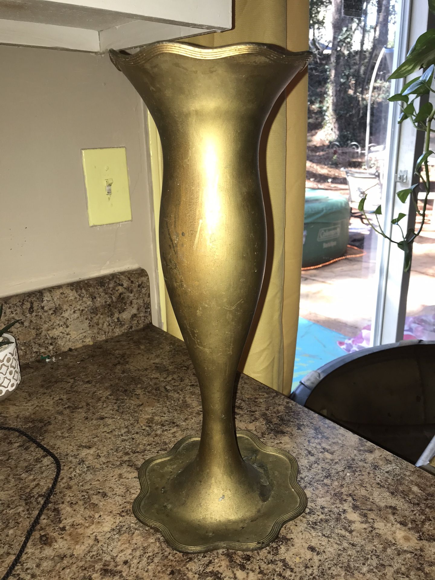 15 inches Tall brass vase 🏺 Read the description where you will find the address