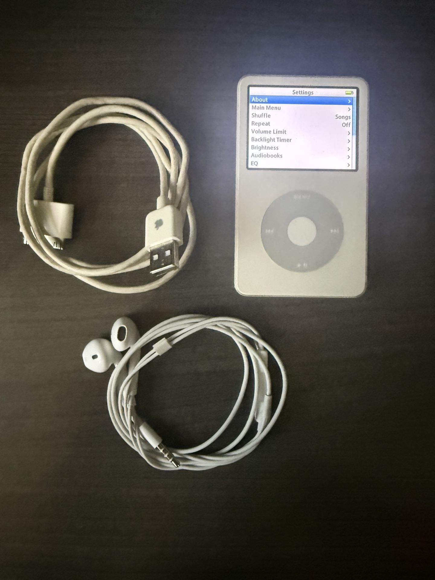 iPod Classic 5.5 White 30GB OEM Bundle