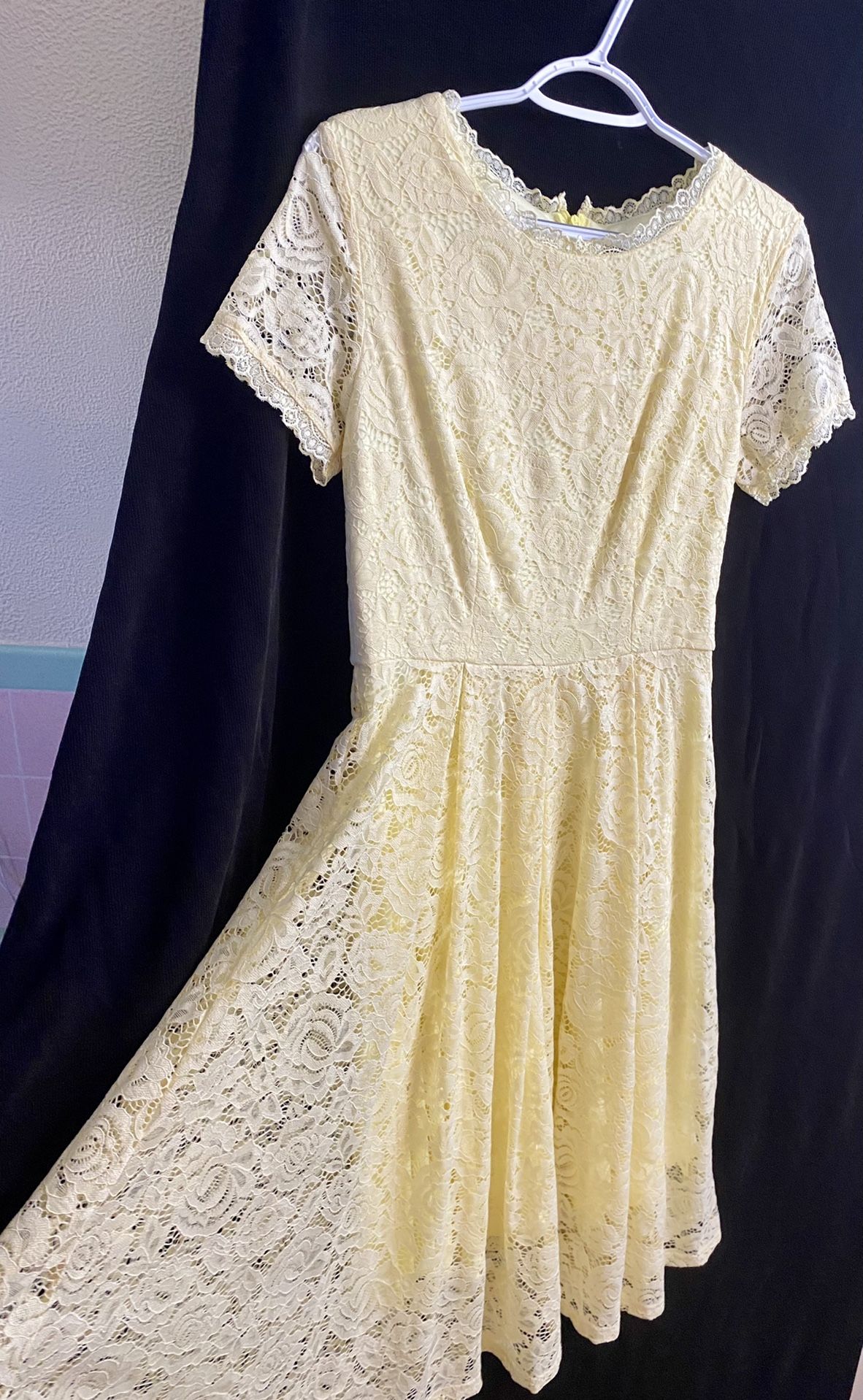 Lovely Lacey “Dress Tale” M Dresses 