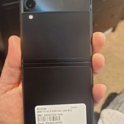 Never used, Brand New Samsung Z Flip 3