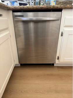 Samsung 24” Stainless Steel Dishwasher