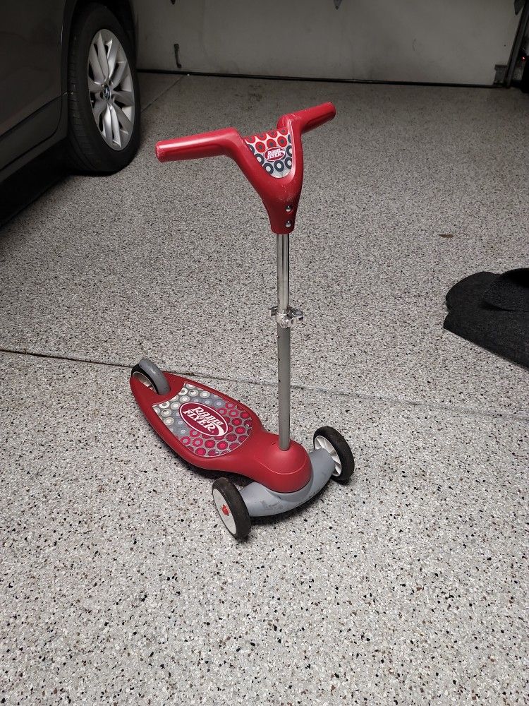 Radio Flyer Grow With Me Beginner's Kids Kick Scooter- Red