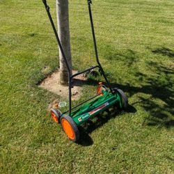 FREE Lawn mower, Scotts Classic 20"