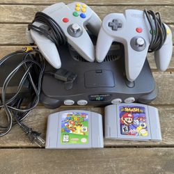 Nintendo 64 + 2 Games 2 Controllers