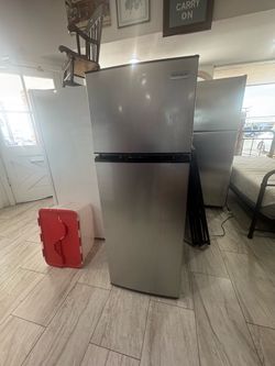 Mini Fridge 57Hx21W