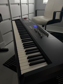 Akai Professional MPK88 USB/MIDI Hammer-Action Controller