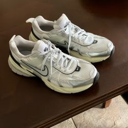 Men’s Nike V2K Run Shoes 