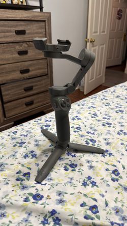 DJI Osmo Mobile 3 Smartphone Gimbal + Original Case & Tripod