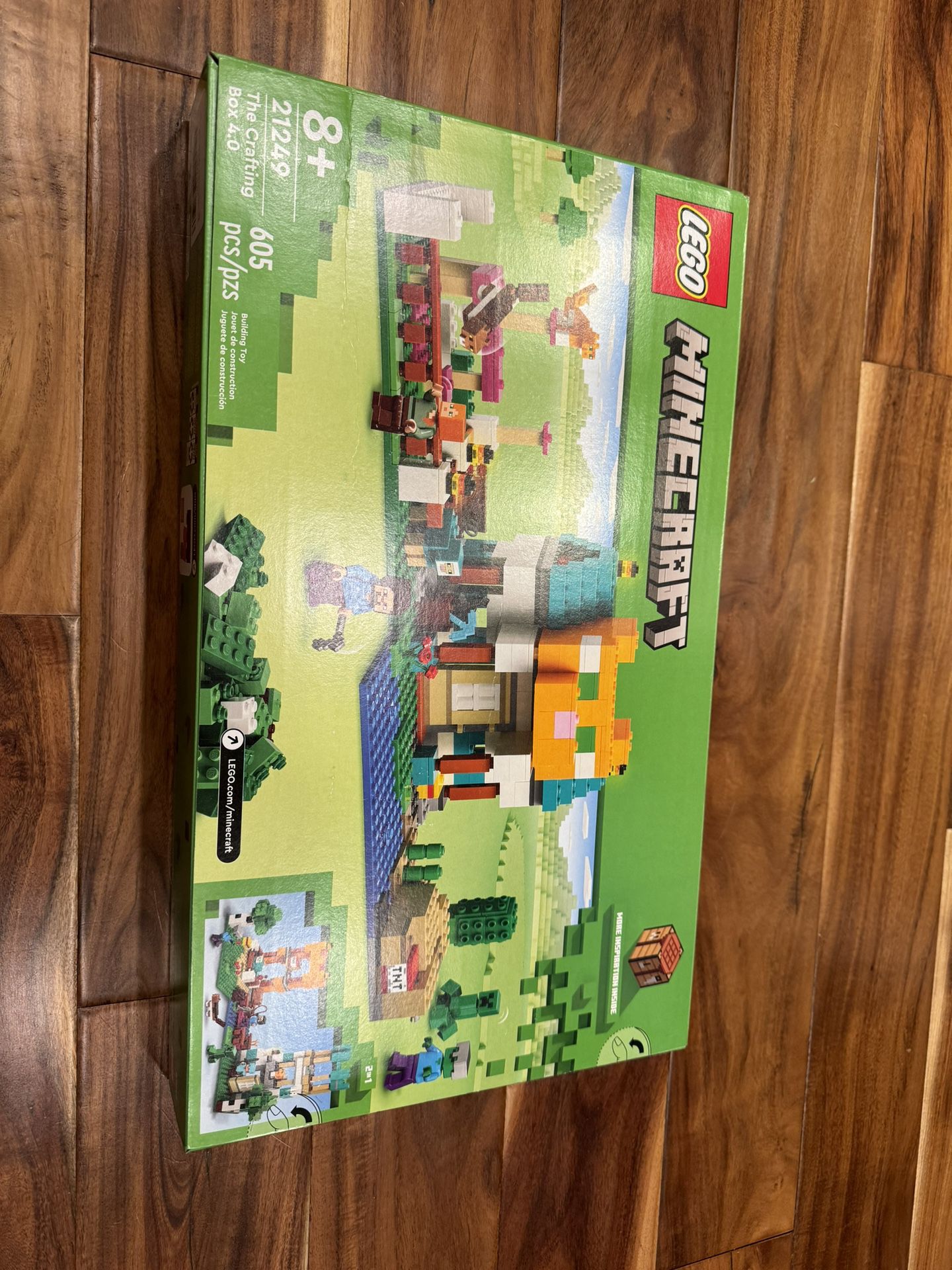 Lego Minecraft- The Crafting Box 21249  / 605 Pieces