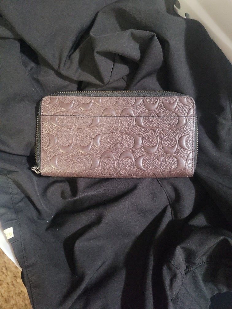 Used Accordion Wallet In Signature Leather For Men And Women