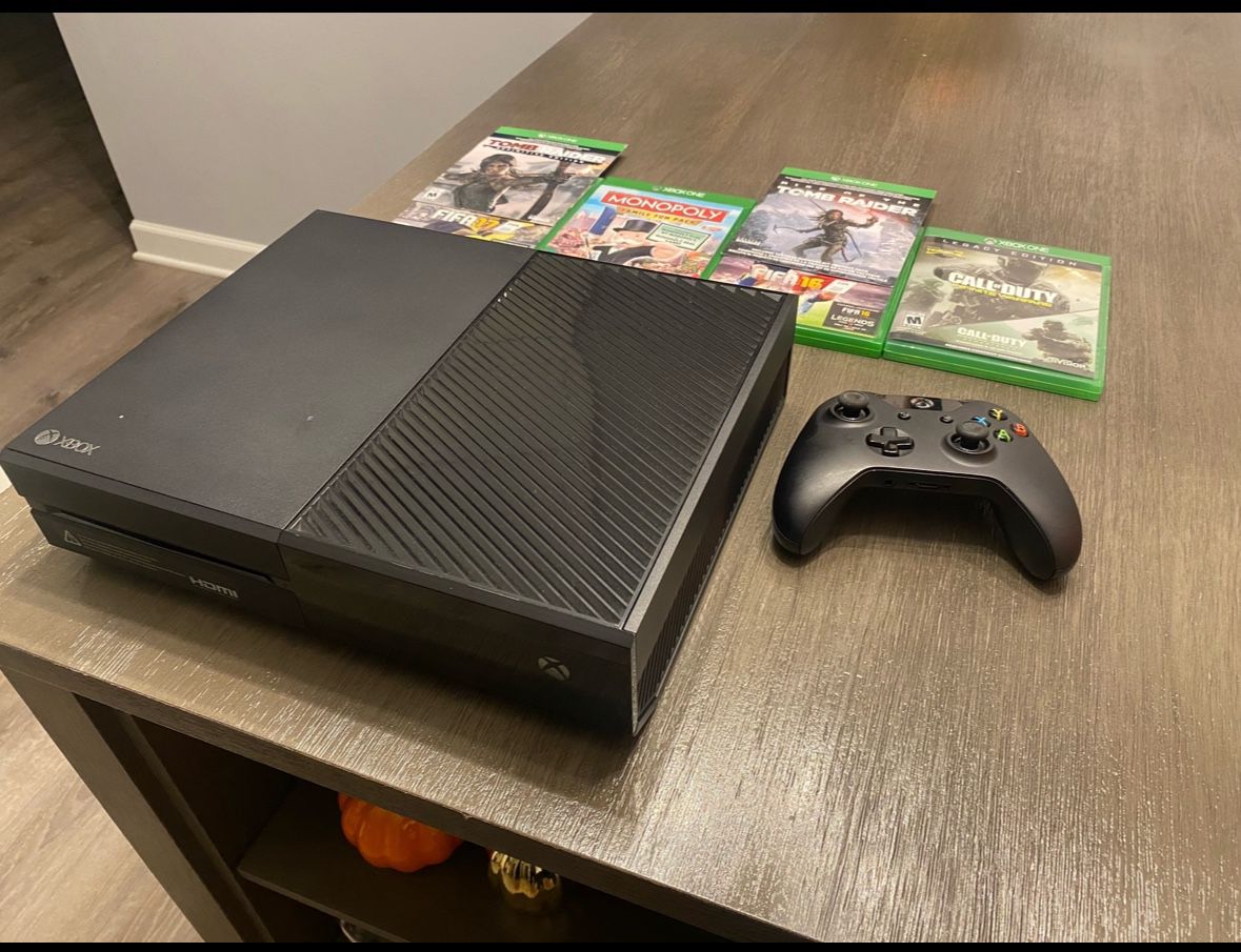 Xbox one (like new) with games and controller