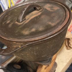 Three Quart Cast Iron Pot/Lid