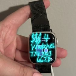 Silver Apple Watch Series 8
41mm GPS + Cellular