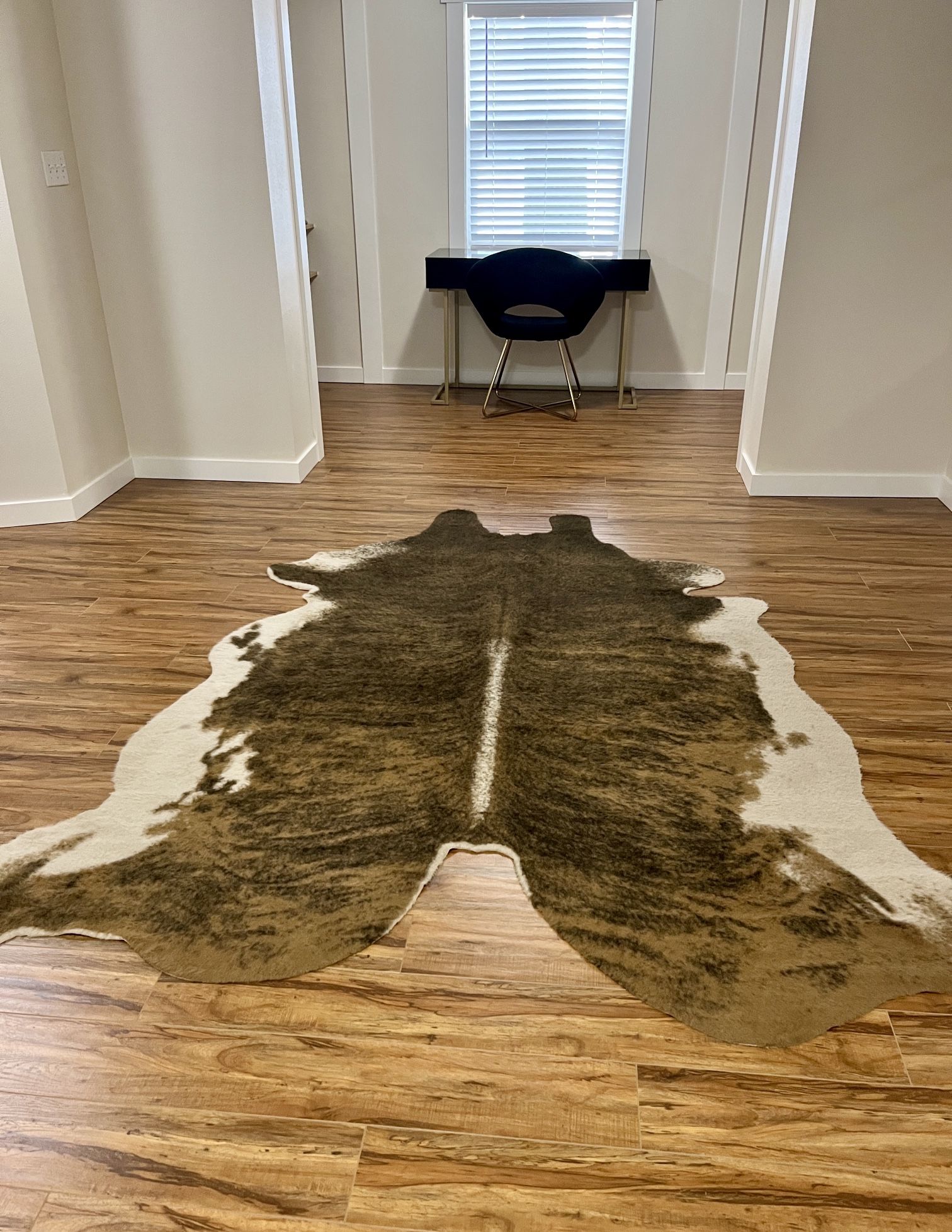 Quality Faux Animal Print Area Rug 6x8 for Sale in Snohomish, WA OfferUp