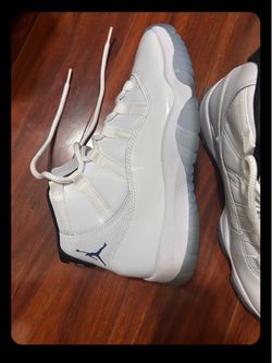JORDAN 11 RETRO 'COLUMBIA / LEGEND BLUE'  - Size 8.5 In Men’s