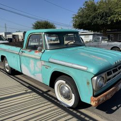 1968 Dodge D200 Pickup 