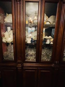 Moving Sale - Traditional 4 Door Mahogany China Cabinet With Pediment Top