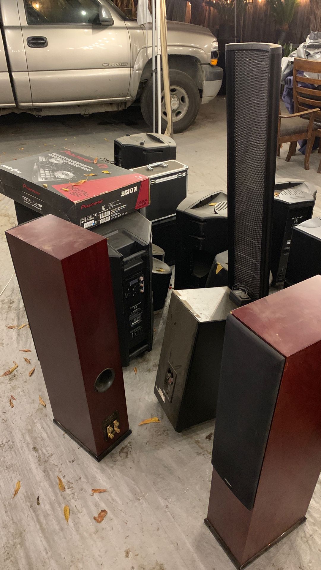 Speakers for sale for house and DJ